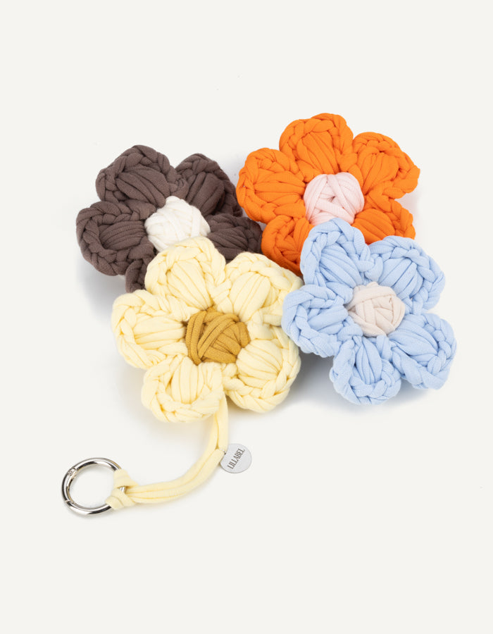 Flower keychain | crochet bag charm LILLABEL