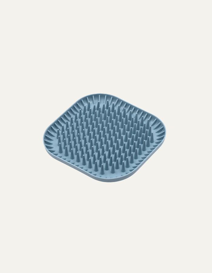 Slow eating mat for dogs and cats