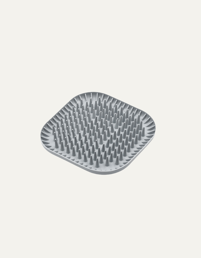 Slow eating mat for dogs and cats